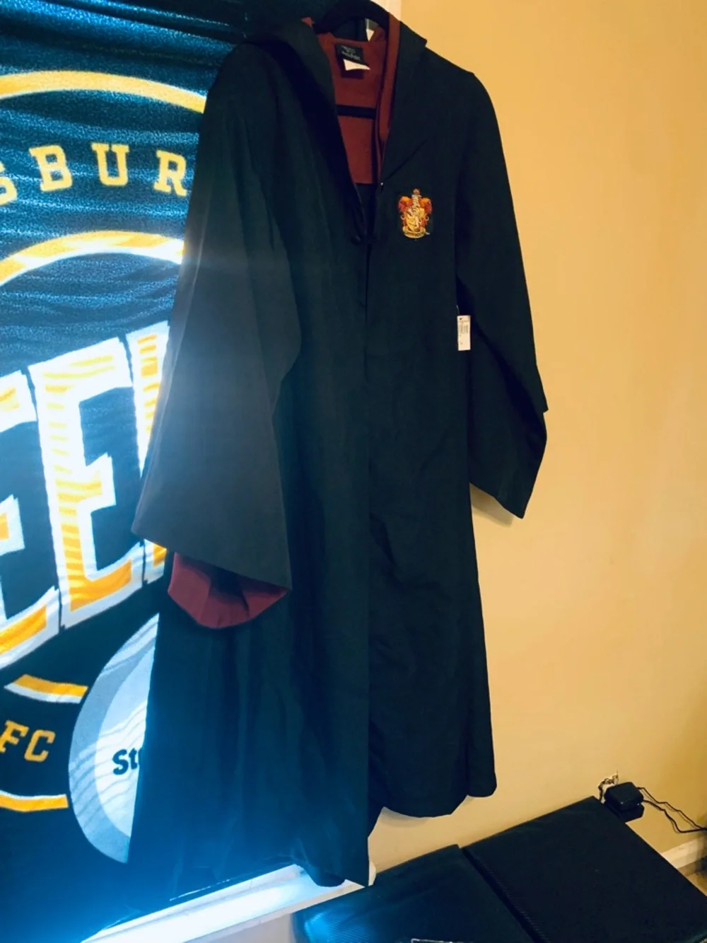 Gryffindor Black Wizard Robe with Hood - Men's Costume - Picture 3 of 6